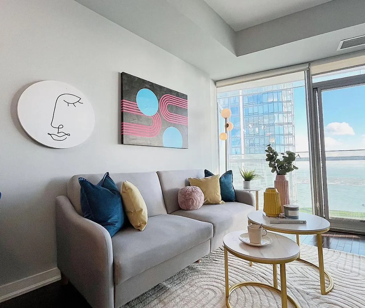 Apartament Skytree Modern Suites Toronto