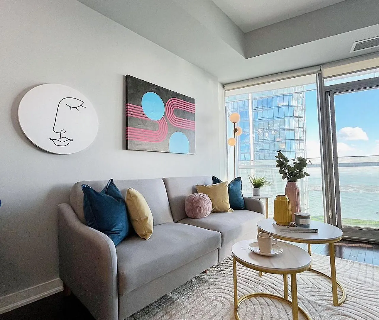 Apartamento Skytree Modern Suites Toronto