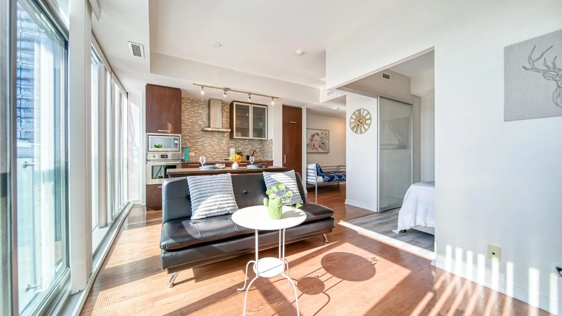 Apartament Skytree Modern Suites Toronto