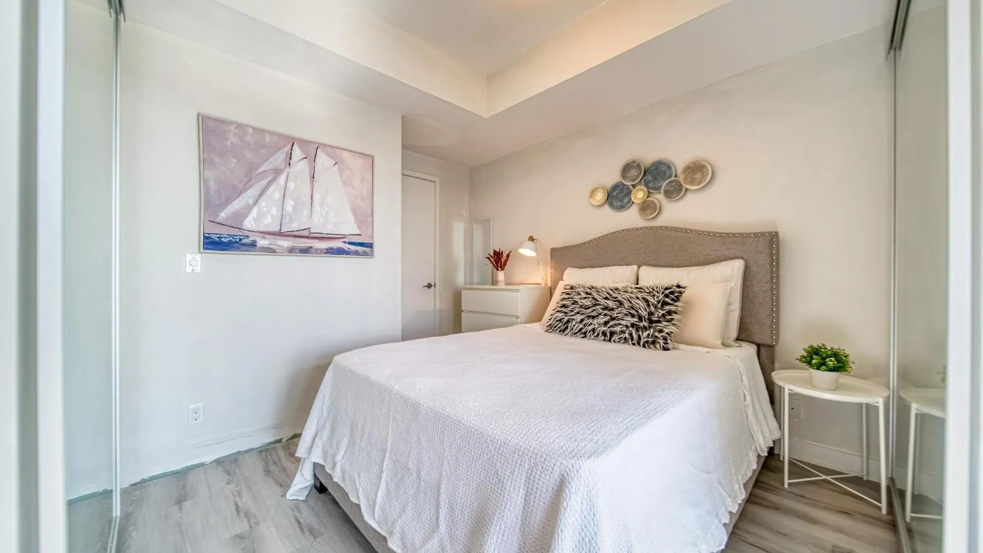 Apartamento Skytree Modern Suites Toronto