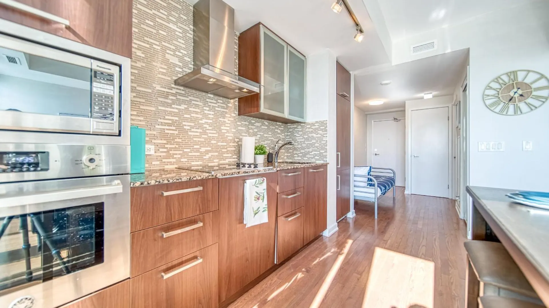 Apartament Skytree Modern Suites Toronto