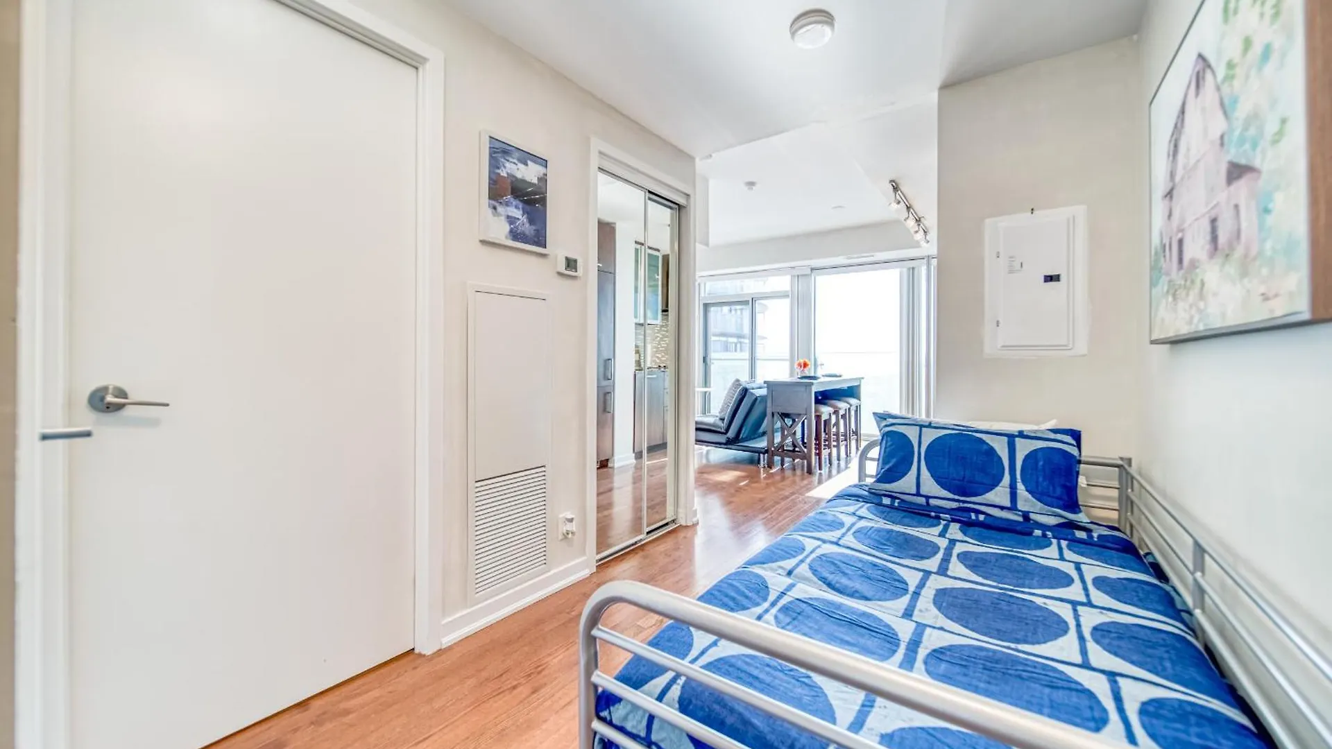 Apartament Skytree Modern Suites Toronto