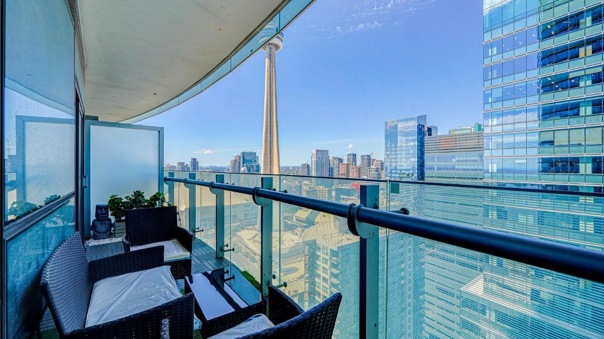 טורונטו Skytree Modern Suites 0*,  קנדה