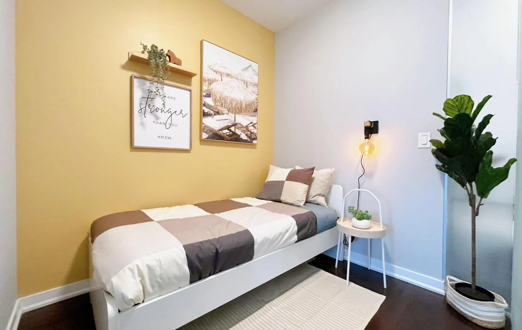 טורונטו Skytree Modern Suites 0*,