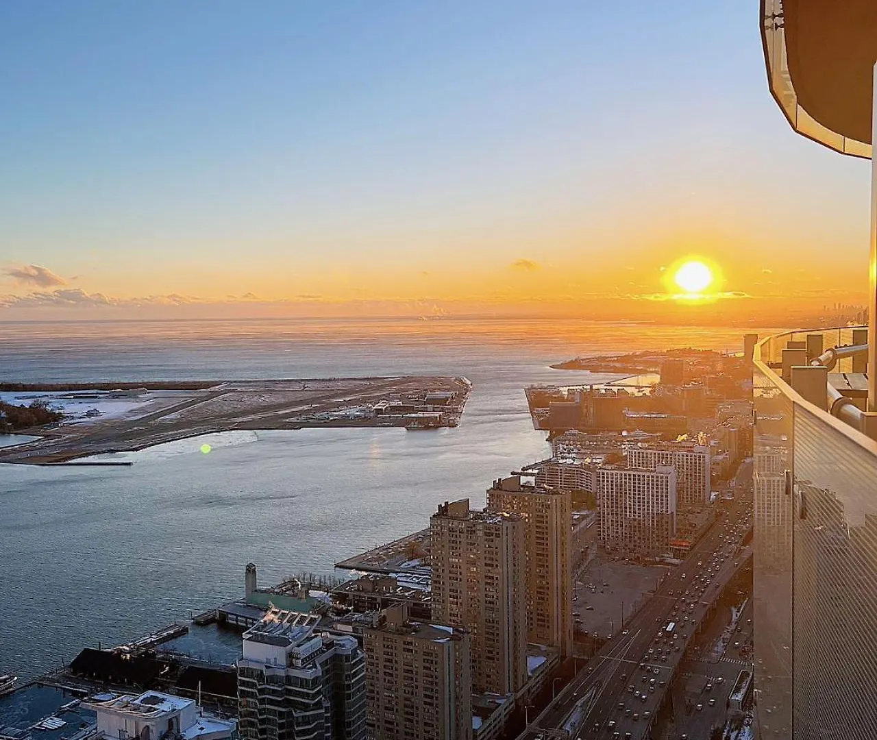 טורונטו Skytree Modern Suites 0*,
