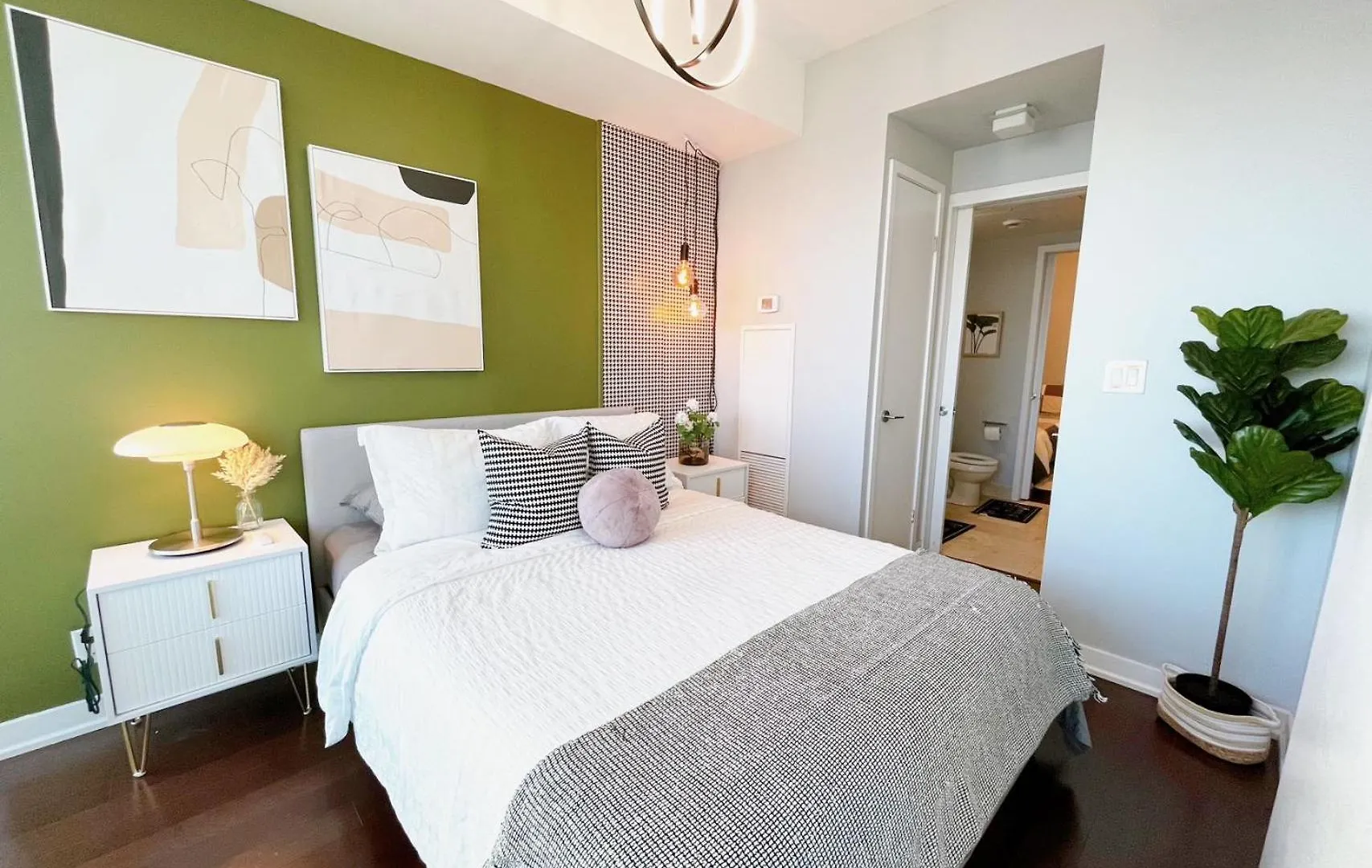 טורונטו Skytree Modern Suites