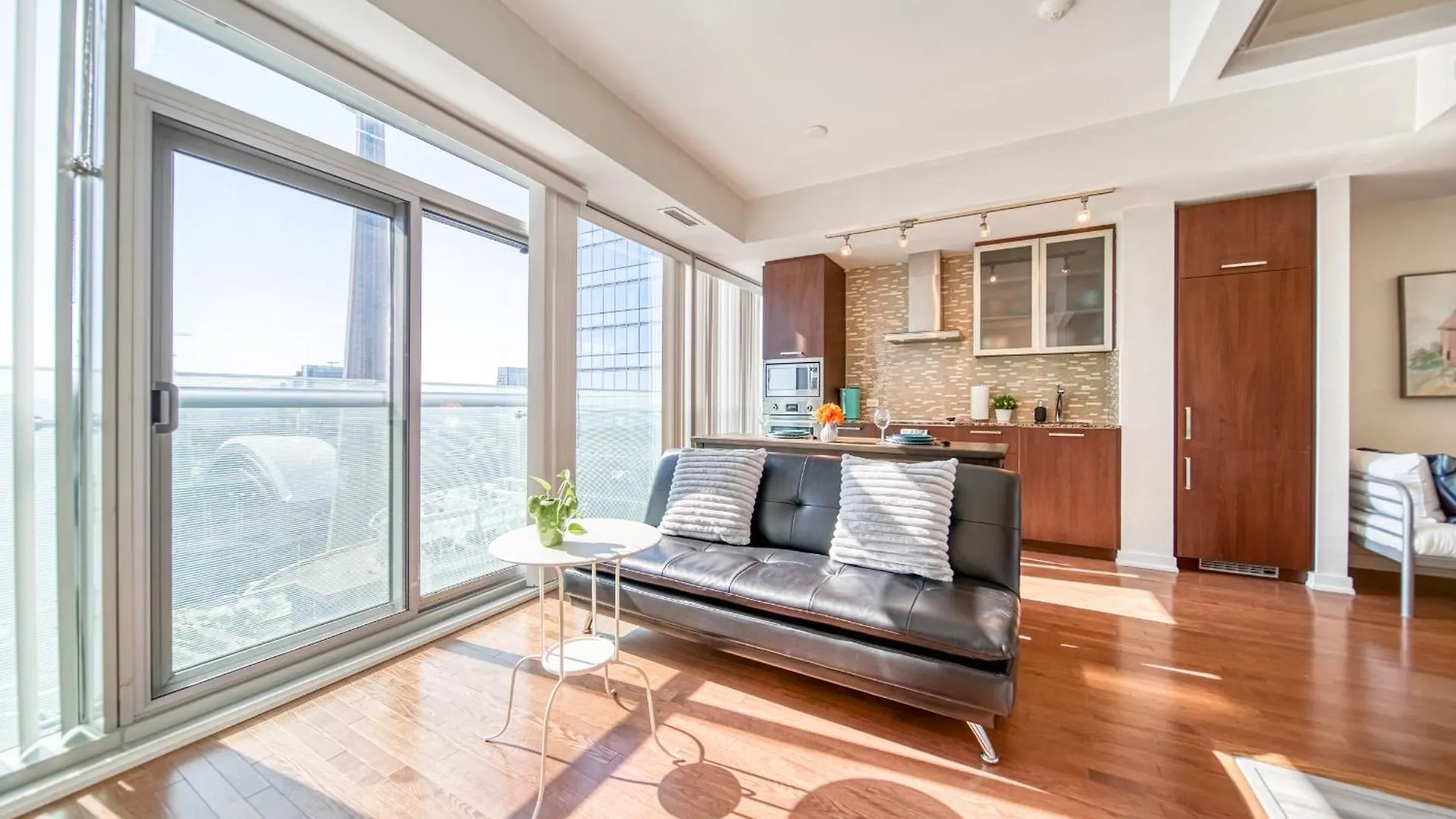 טורונטו Skytree Modern Suites