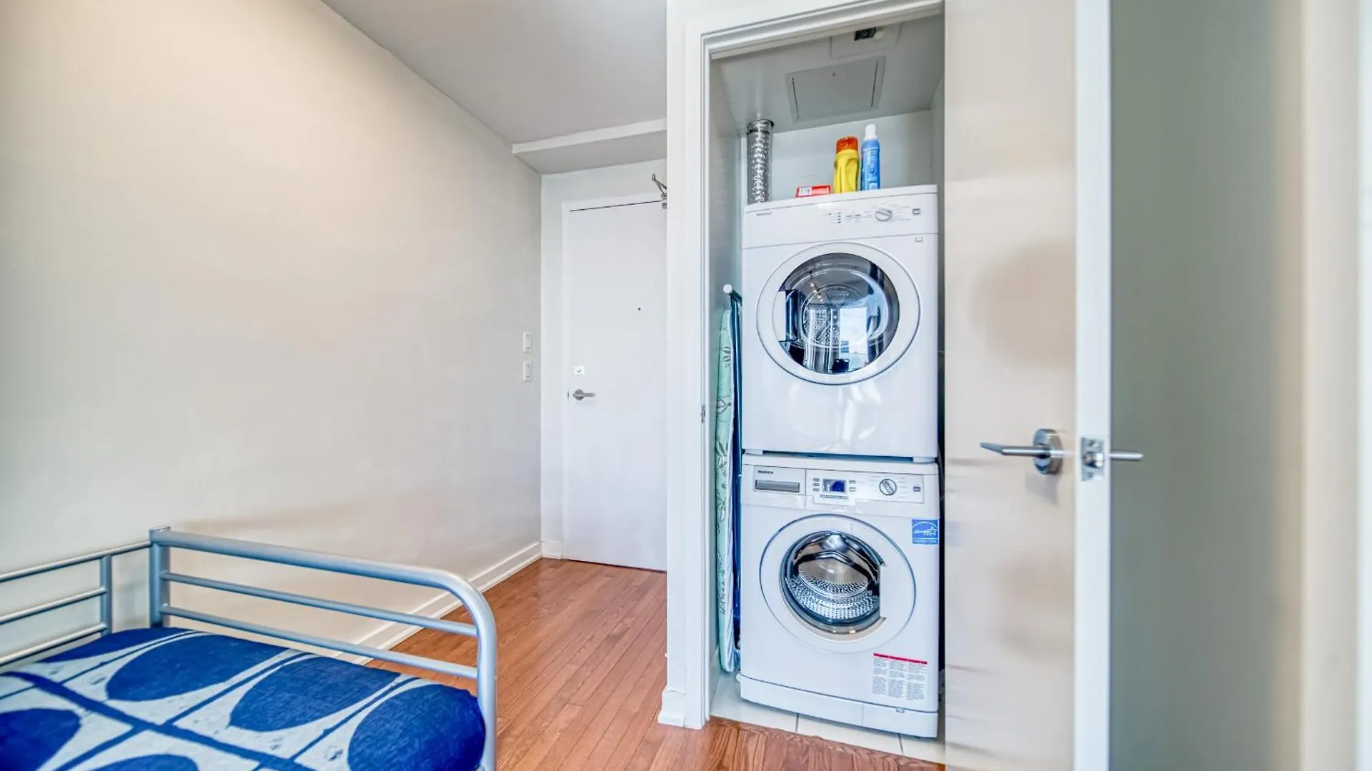 טורונטו Skytree Modern Suites 0*,