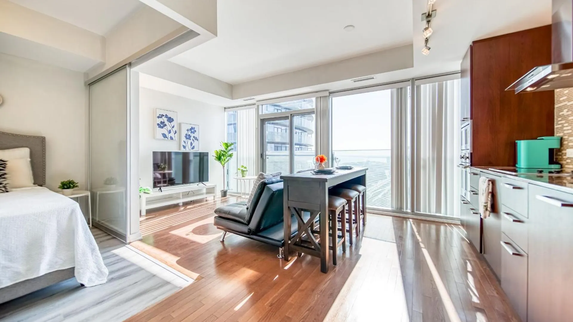 טורונטו Skytree Modern Suites 0*,  קנדה