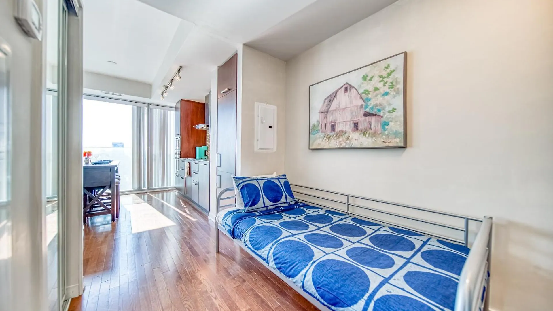 טורונטו Skytree Modern Suites 0*,